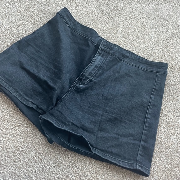 BLACK JEAN SHORTS - Picture 1 of 2